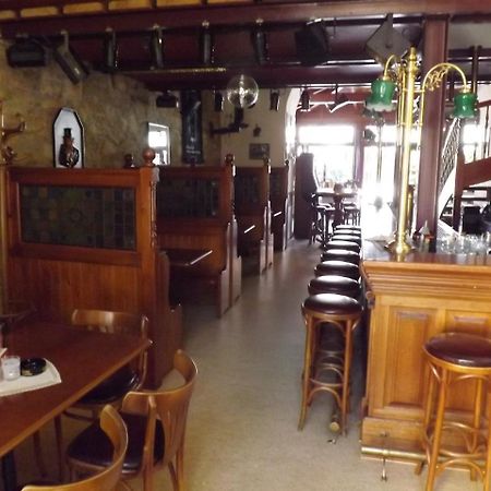Hotel "Zur Sonne" Кверфурт Экстерьер фото