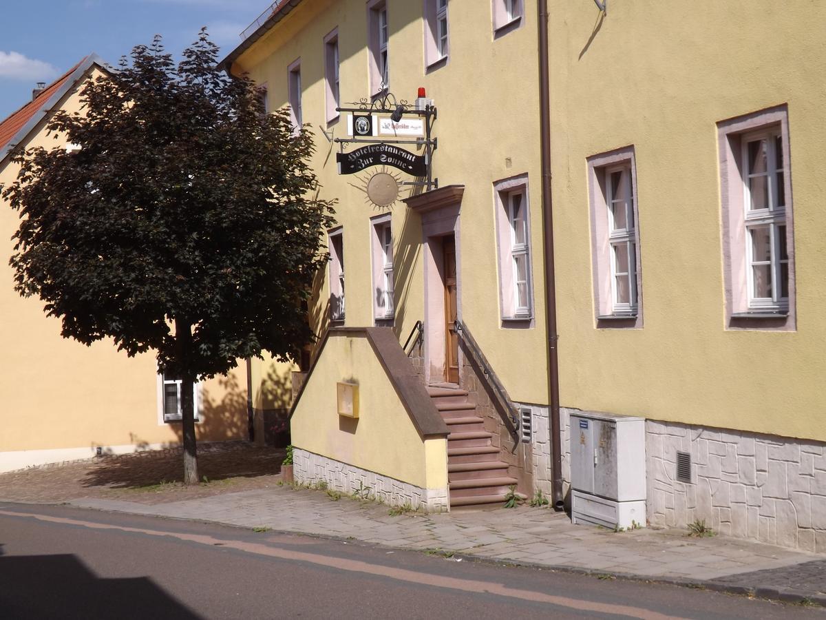 Hotel "Zur Sonne" Кверфурт Экстерьер фото