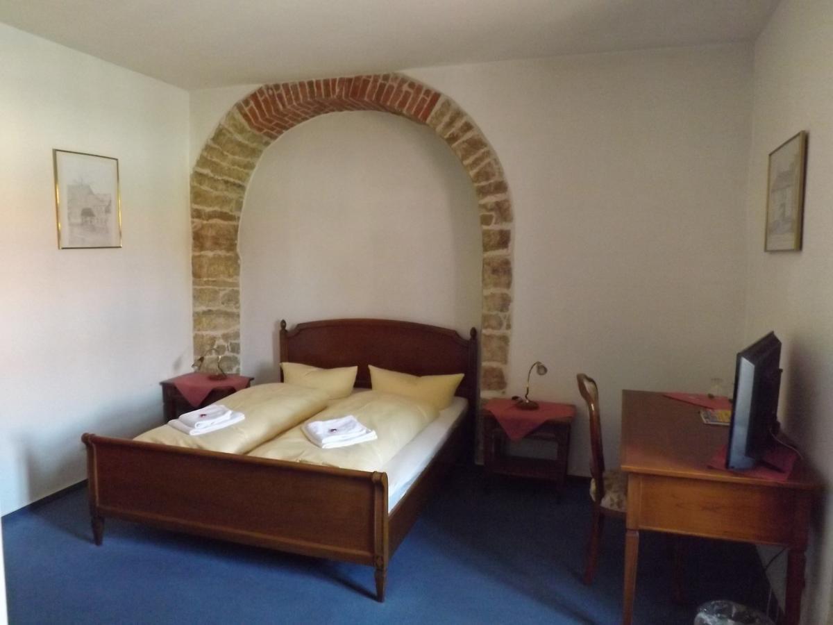 Hotel "Zur Sonne" Кверфурт Экстерьер фото